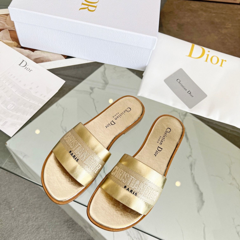 ch**an D*or slippers
